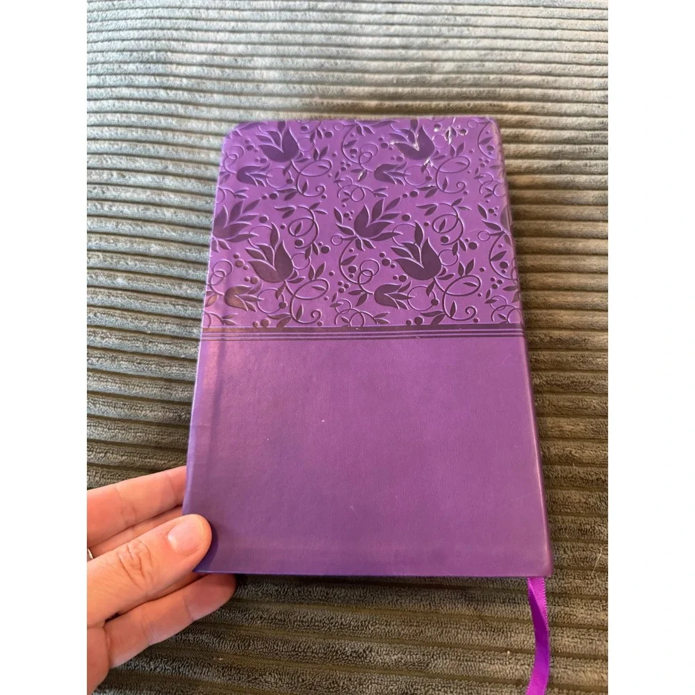 Holman King‎ James Version Holy Bible Purple Floral Design Presentation Page